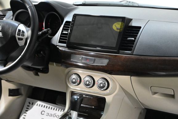 Mitsubishi Lancer, 2.0 л, Вариатор, 2010 фото 2