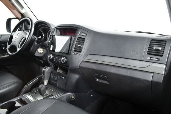 Mitsubishi Pajero, 3.0 л, АТ, 2013 фото 2