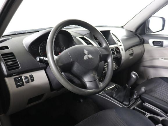 Mitsubishi Pajero Sport, 2.5 л, АТ, 2015 фото 2