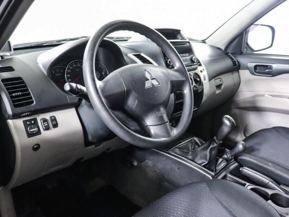 Mitsubishi Pajero Sport, 2.5 л, АТ, 2013 фото 2