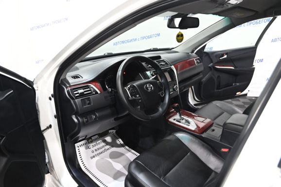 Toyota Camry, 2.5 л, АТ, 2014 фото 10