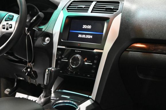 Ford Explorer, 3.5 л, АТ, 2013 фото 1