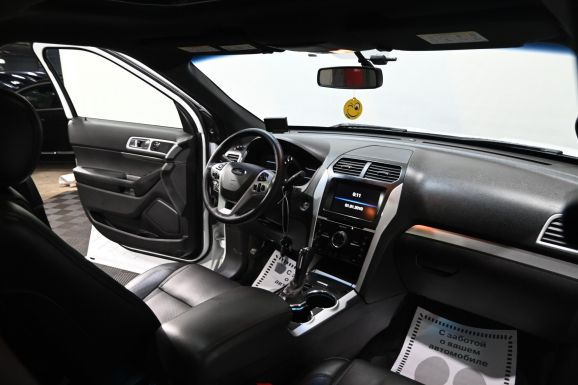Ford Explorer, 3.5 л, АТ, 2015 фото 10
