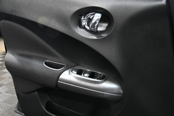 Nissan Juke, 1.6 л, Вариатор, 2011 фото 11