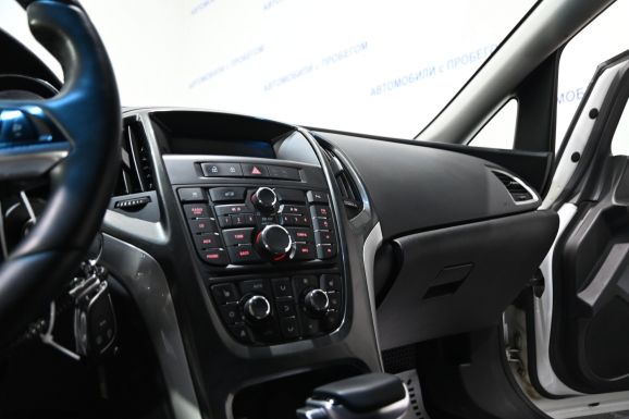 Opel Astra, 1.4 л, АТ, 2013 фото 10