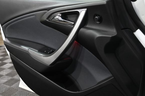 Opel Astra, 1.4 л, АТ, 2013 фото 2