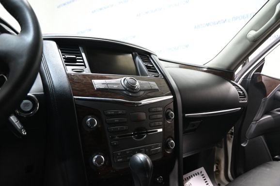 Nissan Patrol, 5.6 л, АТ, 2011 фото 1