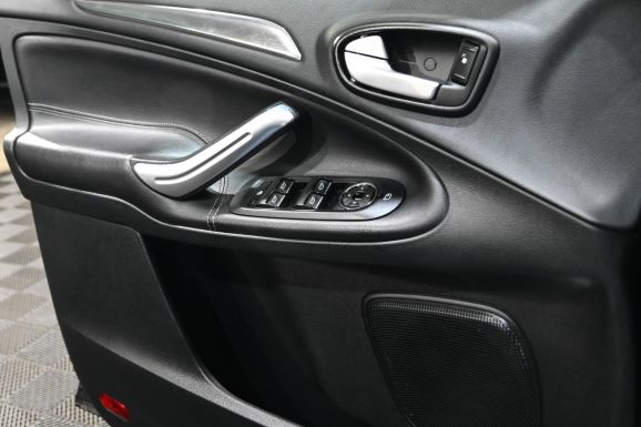 Ford S-MAX, 2.0 л, Робот, 2013 фото 2