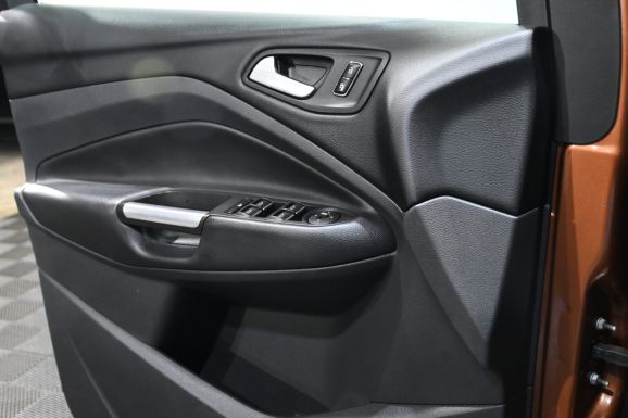 Ford Kuga, 2.5 л, АТ, 2015 фото 2