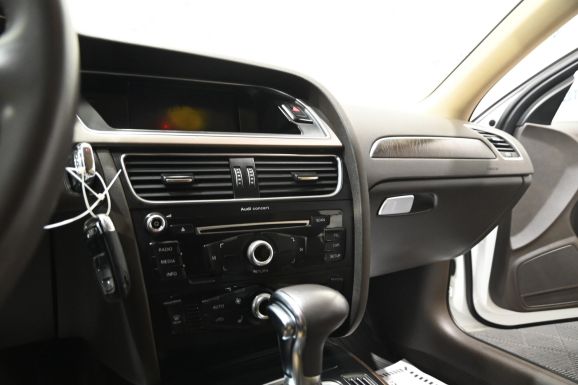 Audi A4, 1.8 л, Вариатор, 2012 фото 2