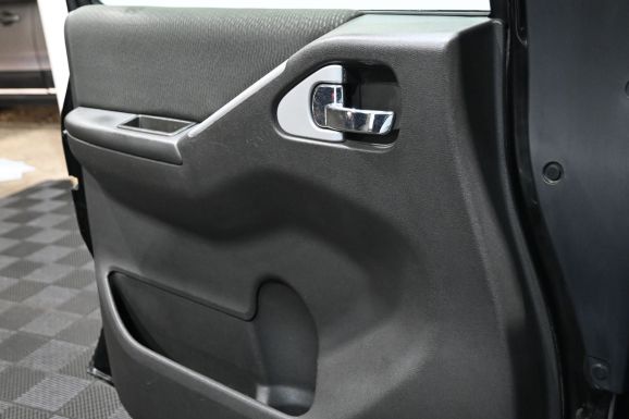 Nissan Pathfinder, 2.5 л, АТ, 2013 фото 2