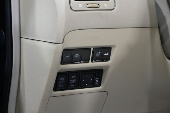 Infiniti QX56, 5.6 л, АТ, 2011 фото 10