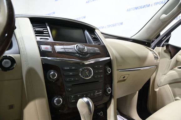 Infiniti QX56, 5.6 л, АТ, 2011 фото 11