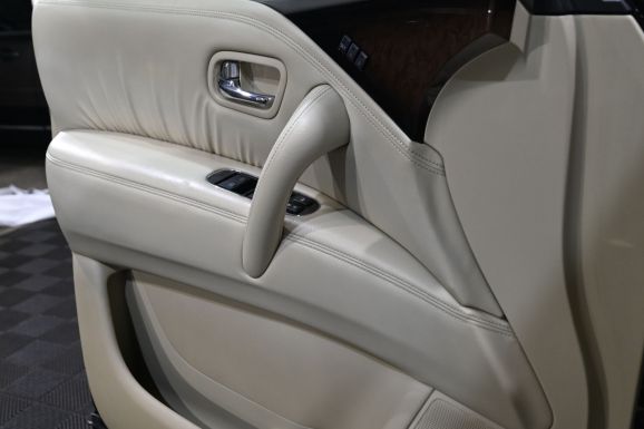 Infiniti QX56, 5.6 л, АТ, 2011 фото 14