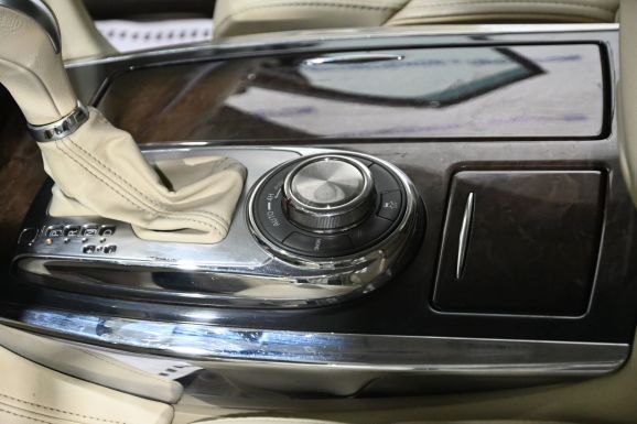 Infiniti QX56, 5.6 л, АТ, 2011 фото 2