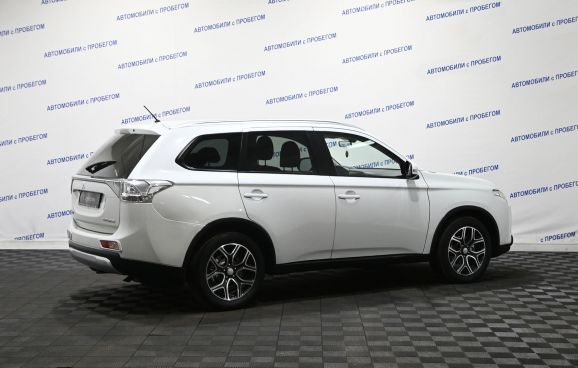 Mitsubishi Outlander, 2.4 л, Вариатор, 2014 фото 4