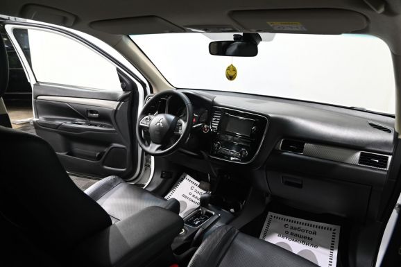 Mitsubishi Outlander, 2.4 л, Вариатор, 2014 фото 8