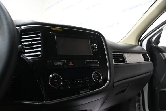 Mitsubishi Outlander, 2.4 л, Вариатор, 2014 фото 11