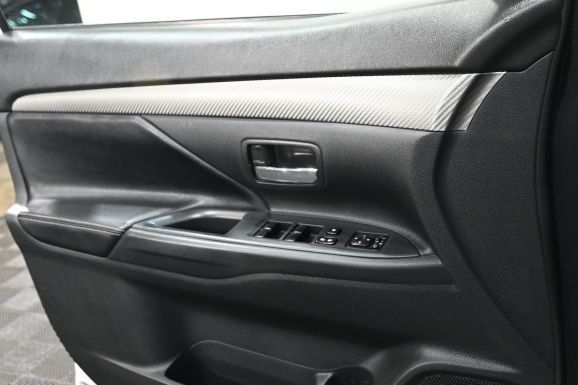 Mitsubishi Outlander, 2.4 л, Вариатор, 2014 фото 2