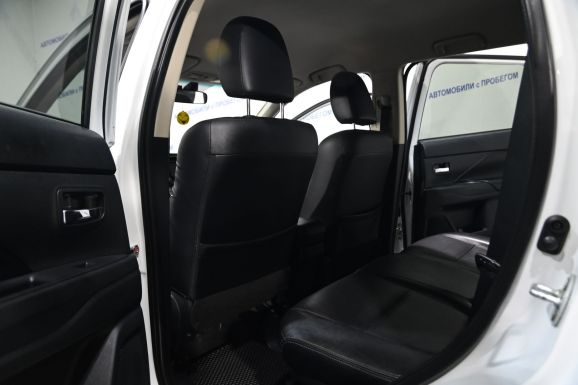 Mitsubishi Outlander, 2.4 л, Вариатор, 2014 фото 1