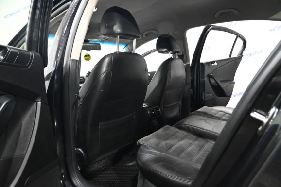 Volkswagen Passat, 1.8 л, Робот, 2010 фото 1