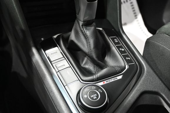 Volkswagen Tiguan, 2.0 л, Робот, 2020 фото 13