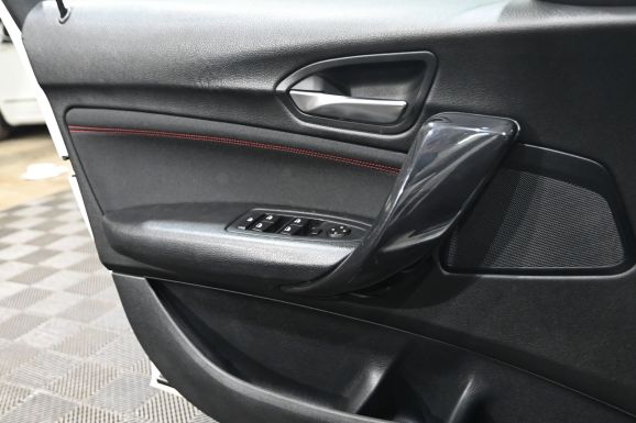 BMW 1 серии, 1.6 л, АТ, 2012 фото 2