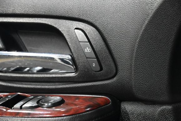 Cadillac Escalade, 6.2 л, АТ, 2010 фото 2