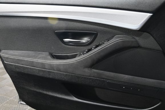 BMW 5 серии, 3.0 л, АТ, 2011 фото 11