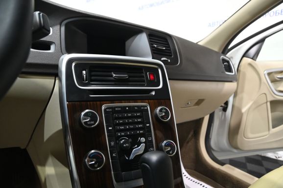 Volvo S60, 1.6 л, Робот, 2011 фото 11