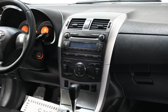 Toyota Corolla, 1.6 л, АТ, 2011 фото 2