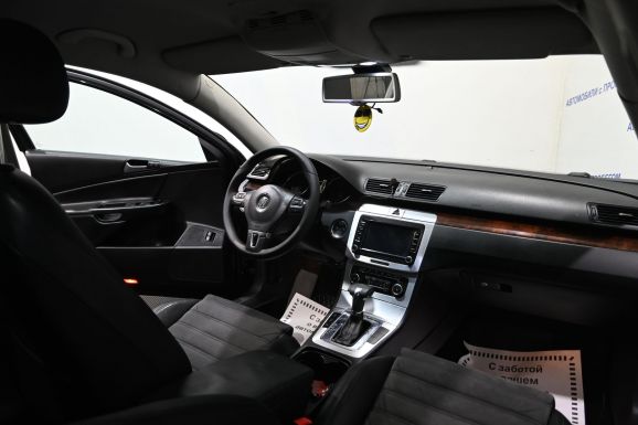 Volkswagen Passat, 1.8 л, Робот, 2010 фото 7
