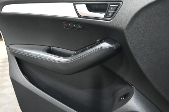 Audi Q5, 2.0 л, Робот, 2010 фото 1