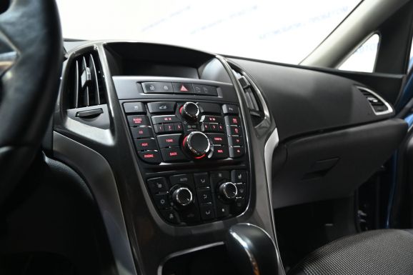 Opel Astra, 1.4 л, АТ, 2013 фото 10