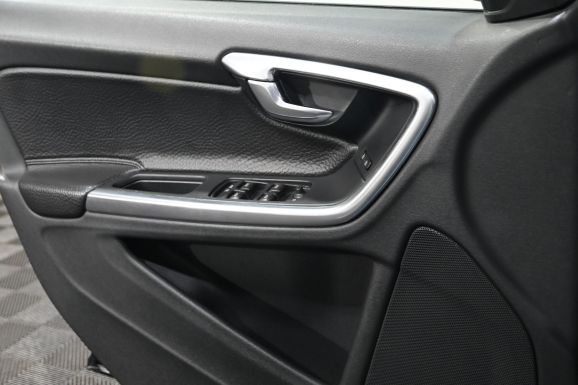 Volvo S60, 2.5 л, АТ, 2011 фото 2