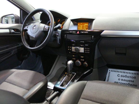 Opel Astra, 1.8 л, АТ, 2011 фото 2