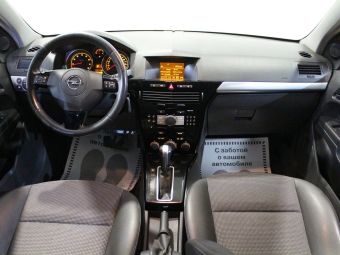 Opel Astra, 1.8 л, АКПП, 2011 фото 1