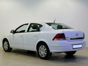 Opel Astra, 1.6 л, РКПП, 2012 фото 6