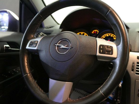 Opel Astra, 1.6 л, Робот, 2012 фото 12