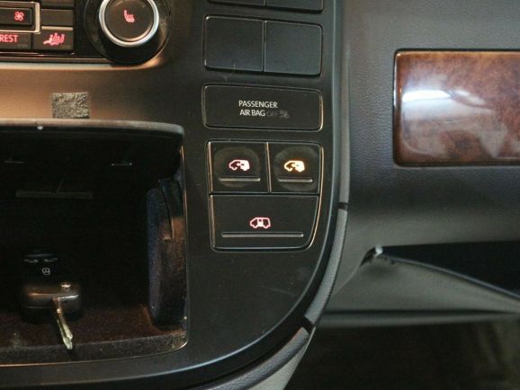 Volkswagen Multivan, 2.0 л, Робот, 2012 фото 1