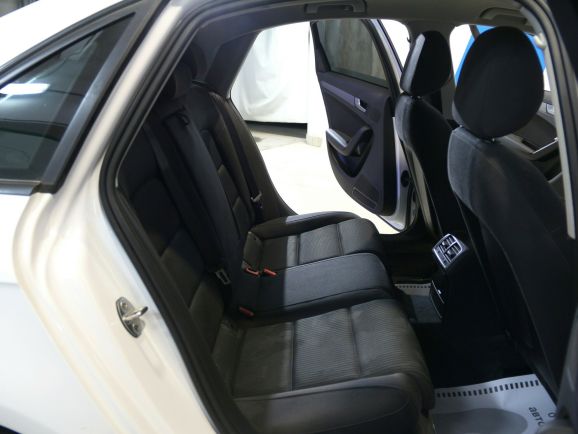 Audi A4, 1.8 л, Вариатор, 2013 фото 8