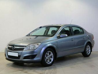 Opel Astra, 1.8 л, МКПП, 2012 фото 3