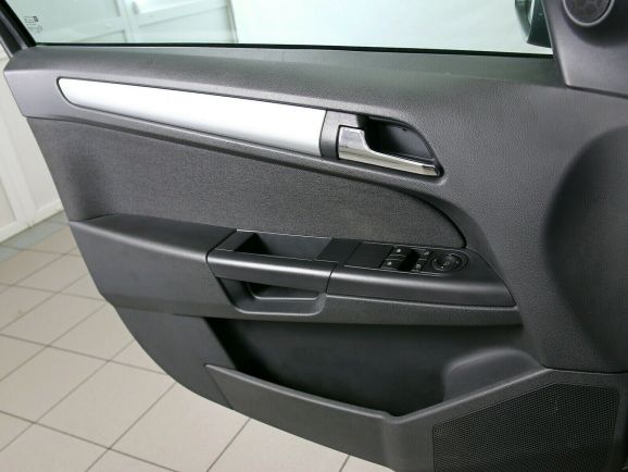 Opel Astra, 1.8 л, МТ, 2012 фото 1