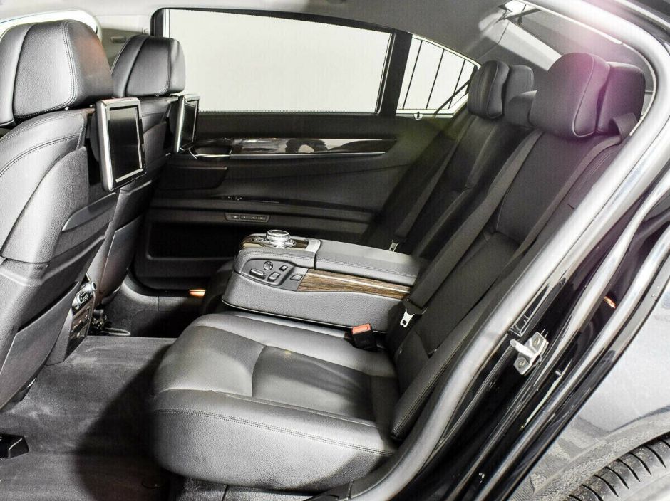 BMW 7 серии, 3.0 л, АТ, 2015 фото 1