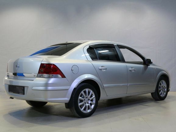 Opel Astra, 1.8 л, АТ, 2011 фото 5
