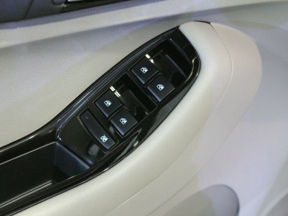 Chevrolet Orlando LTZ, 1.8 л, АТ, 2015 фото 2