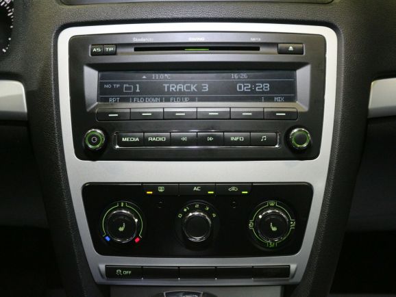 Skoda Octavia Elegance, 1.4 л, Робот, 2012 фото 10