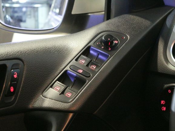 Volkswagen Tiguan Sport&Style, 2.0 л, АТ, 2009 фото 2