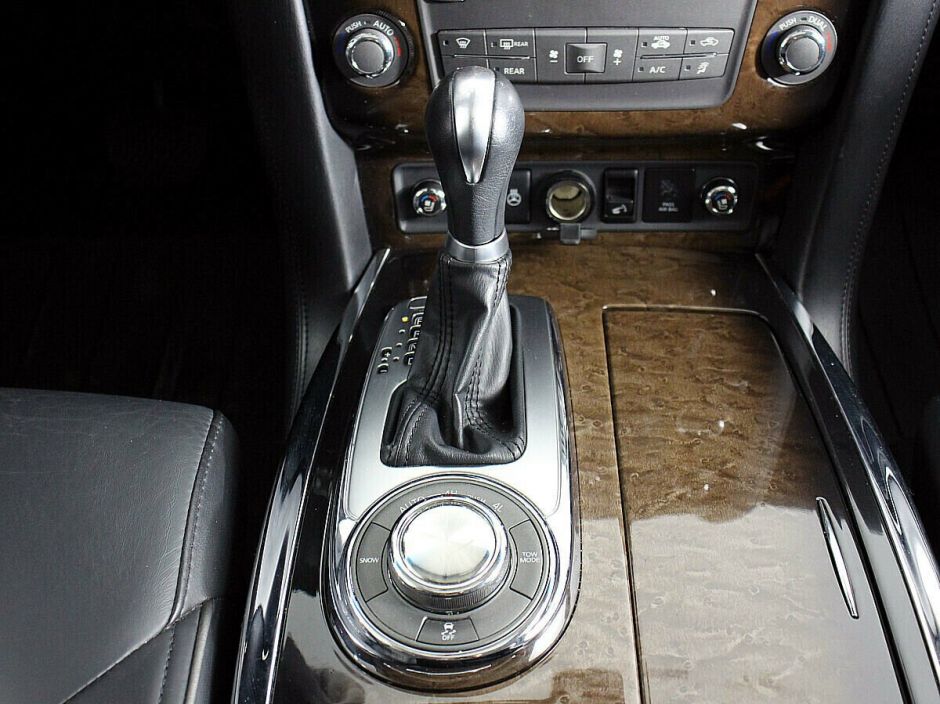 Infiniti QX56, 5.6 л, АТ, 2011 фото 16