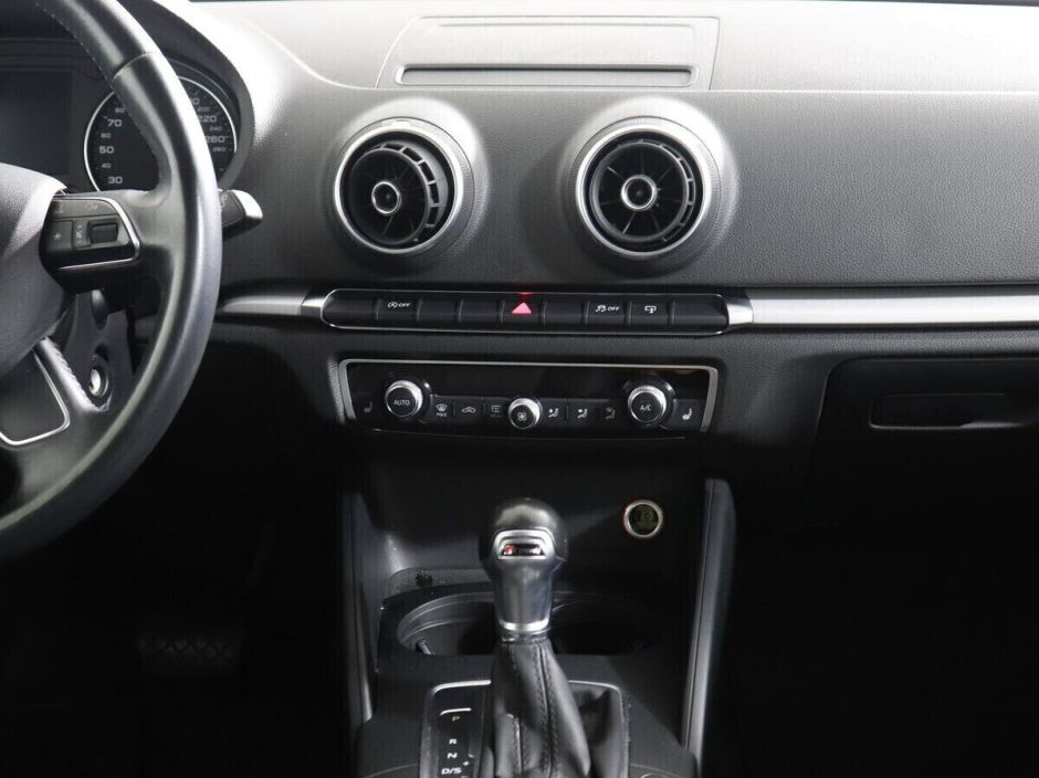 Audi A3, 1.2 л, Робот, 2015 фото 2